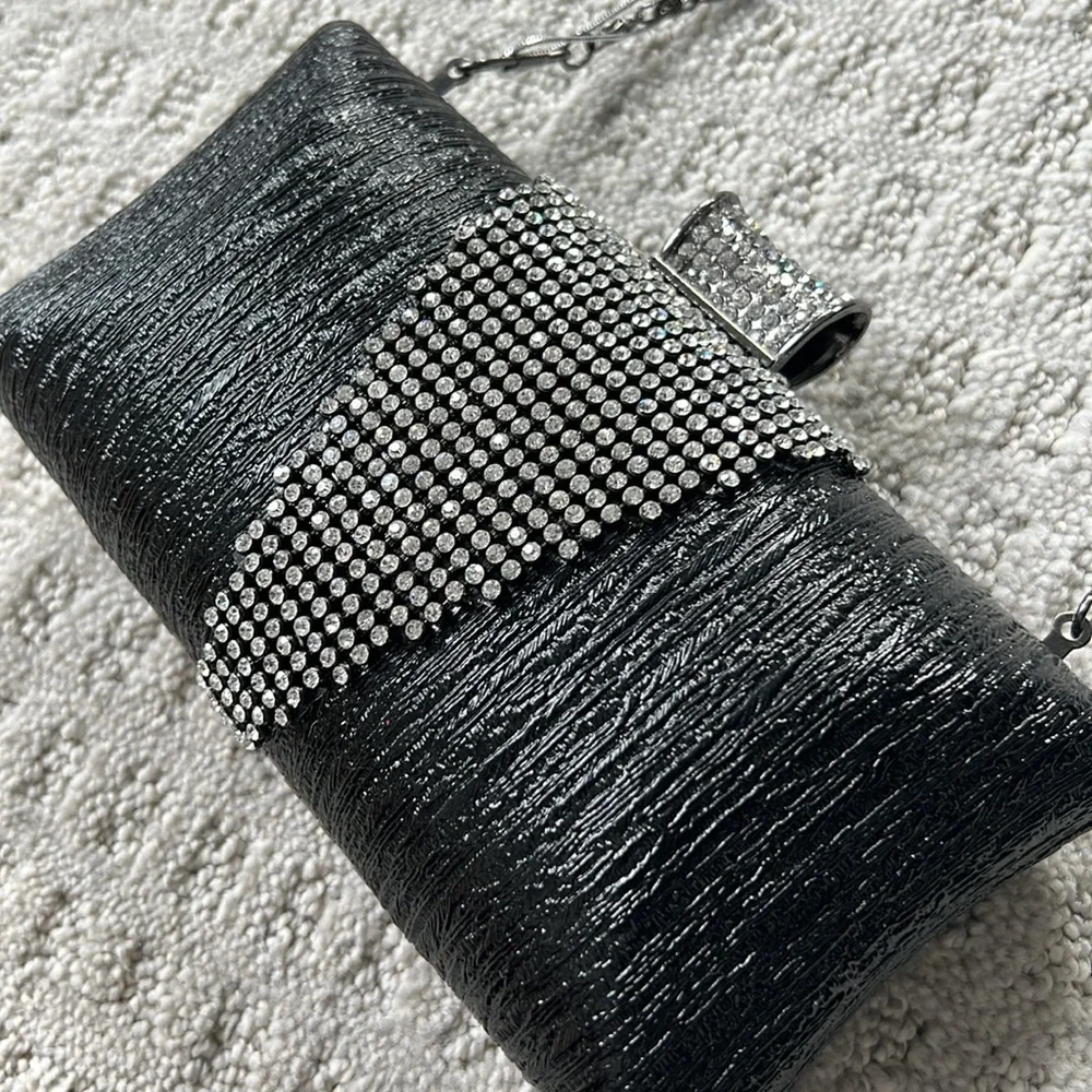 Black clutch purse with chain - Picture 2 of 7